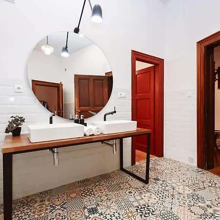 Presidential Palace - Historic & Old Town Apartment